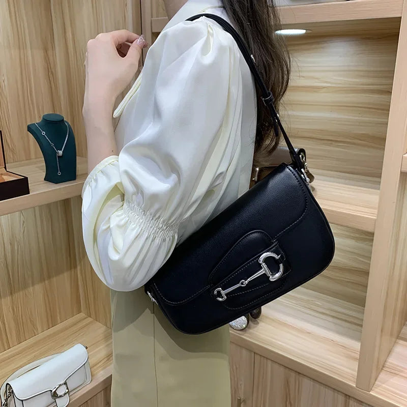 2024 Summer New Nichedesign High-end Fashionable Versatile Single Shoulder Underarm Commuting Crossbody Saddle Bag