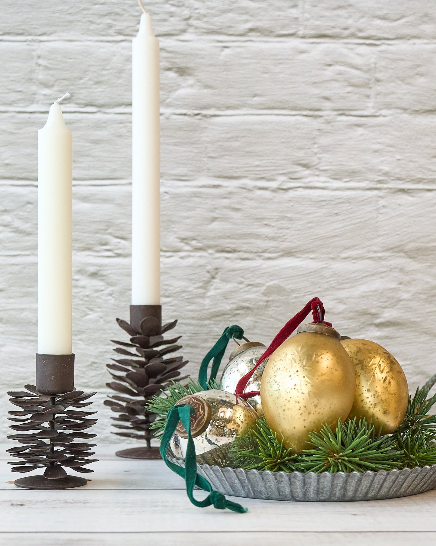 casa-verde-fir-cone-candleholder-antique-rust-8cm-