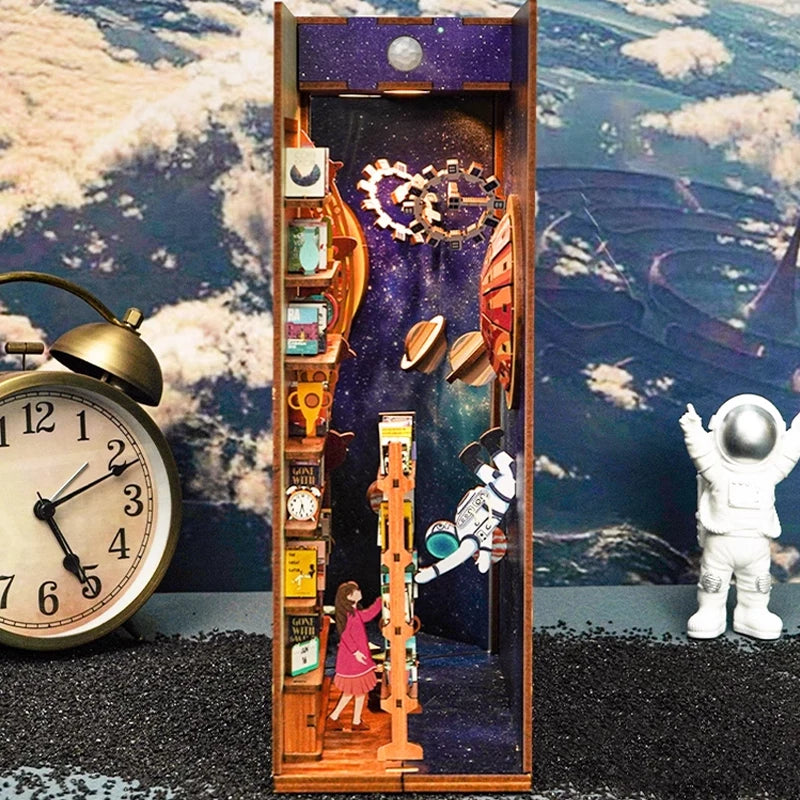 Tonecheer Vincent Willem Van Gogh DIY Book Nook Dollhouse Diorama Model Kit 3D Wooden Puzzle Wooden Bookend Decoration Toys Gift