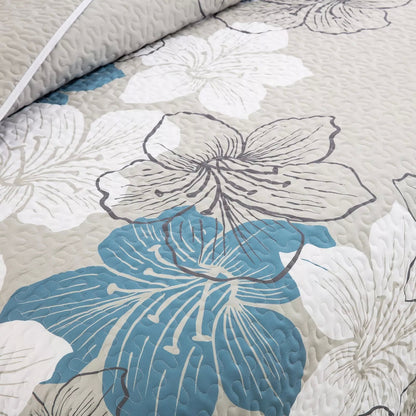 Intricate Quilted Coverlet and Pillowcases Set: Artistry in Every Stitch - Queen size